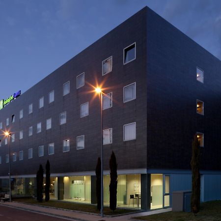 Holiday Inn Express Pamplona Mutilva Baja Exterior foto