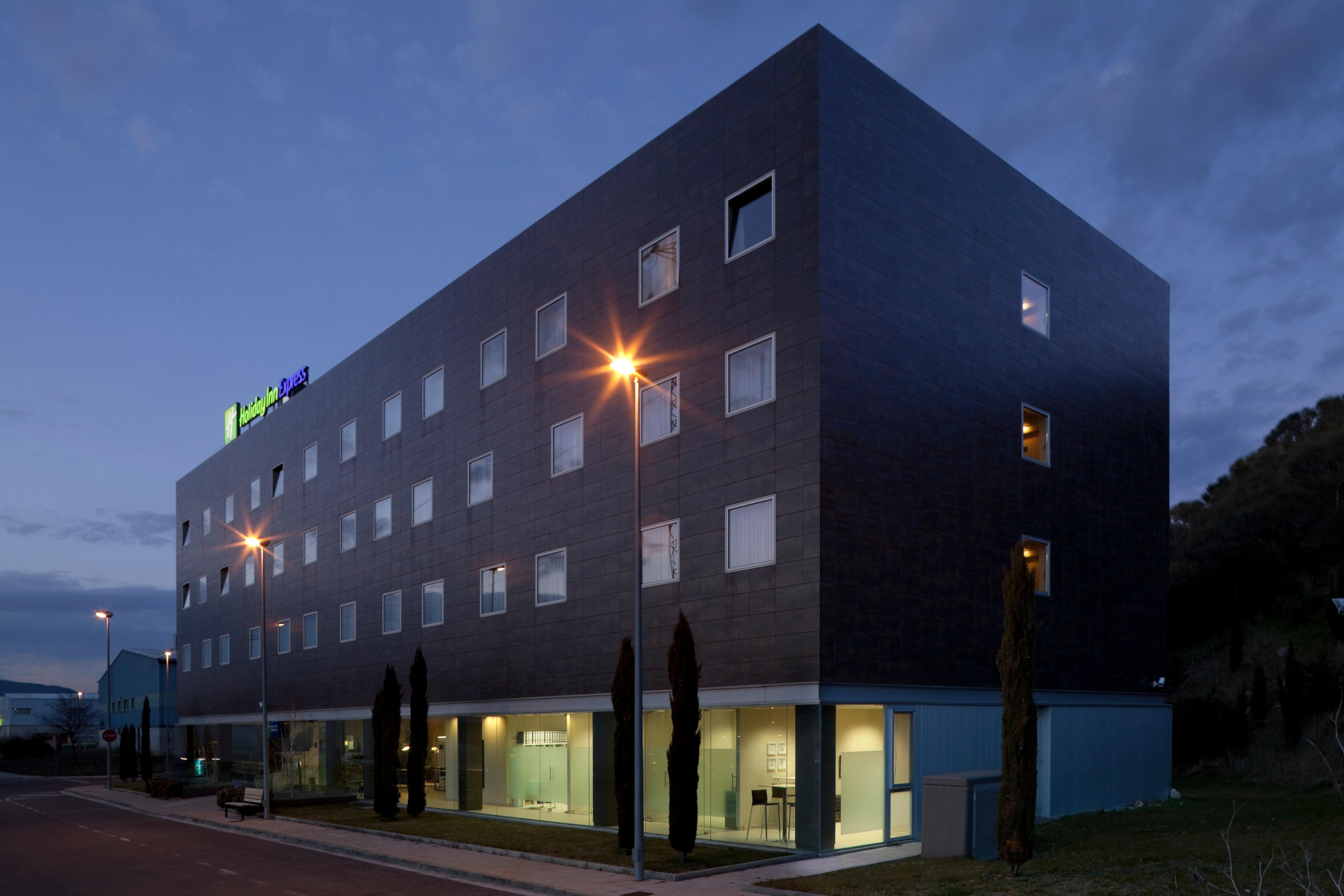 Holiday Inn Express Pamplona Mutilva Baja Exterior foto