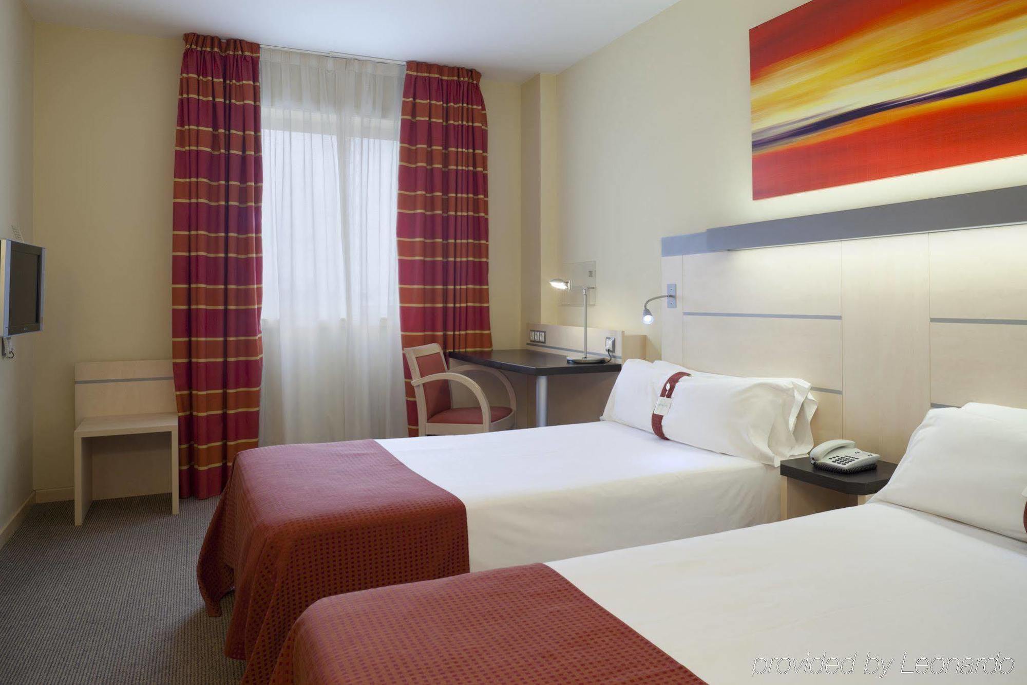 Holiday Inn Express Pamplona Mutilva Baja Habitación foto